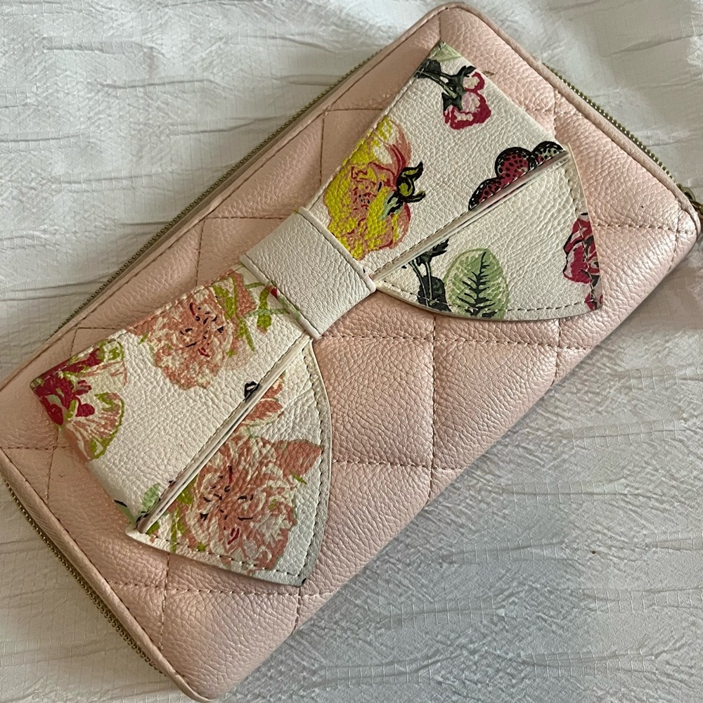 Betsey Johnson wallet